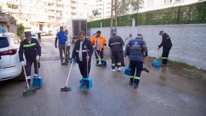 Seyhan Belediyesinden İlçe Genelinde Yoğun Temizlik Mesaisi