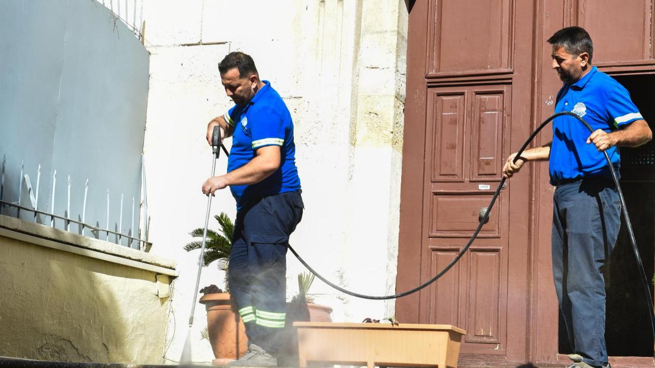 Seyhan&#039;da Temizlik Seferberliği:İbadethaneler Pırıl Pırıl