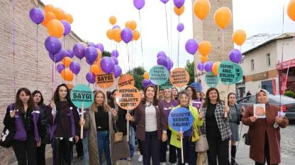 Şiddetsiz Bir Dünya İçin Fidan Dikip, Balon Uçurdular