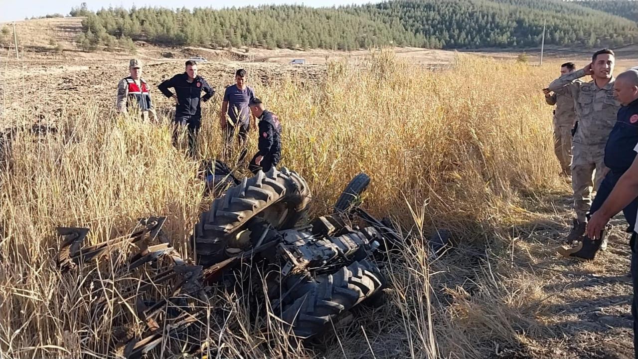 Traktör Devrildi, Sürücü Öldü