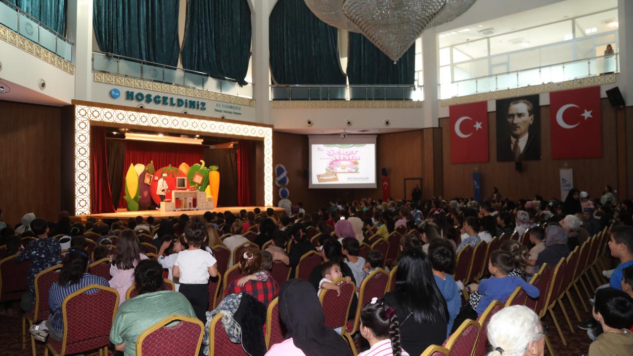 Yüreğir Belediyesi’nden Çocuklara Tiyatro Sürprizi