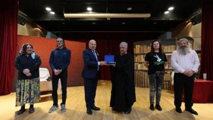 Yüreğir’de Gençler “Pembe Aslında Siyahtır” Oyununda Buluştu