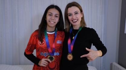 Anne-Kız 'Dünya Hafıza Şampiyonası'na Damga Vurdu