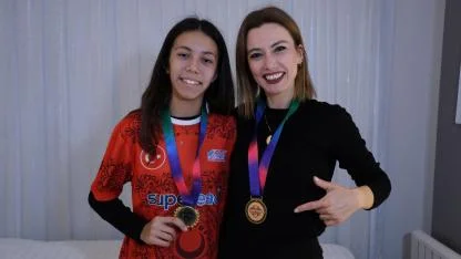 Anne-Kız 'Dünya Hafıza Şampiyonası'na Damga Vurdu