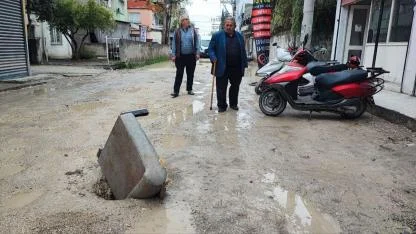 Çöken Yola İlginç Önlem