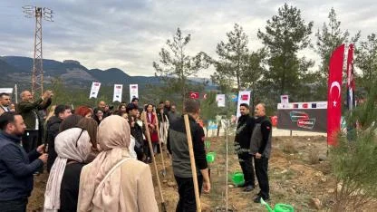 Genç İletişimciler ‘Yeşil Vatan Hatıra Ormanı’ İçin Fidan Dikti