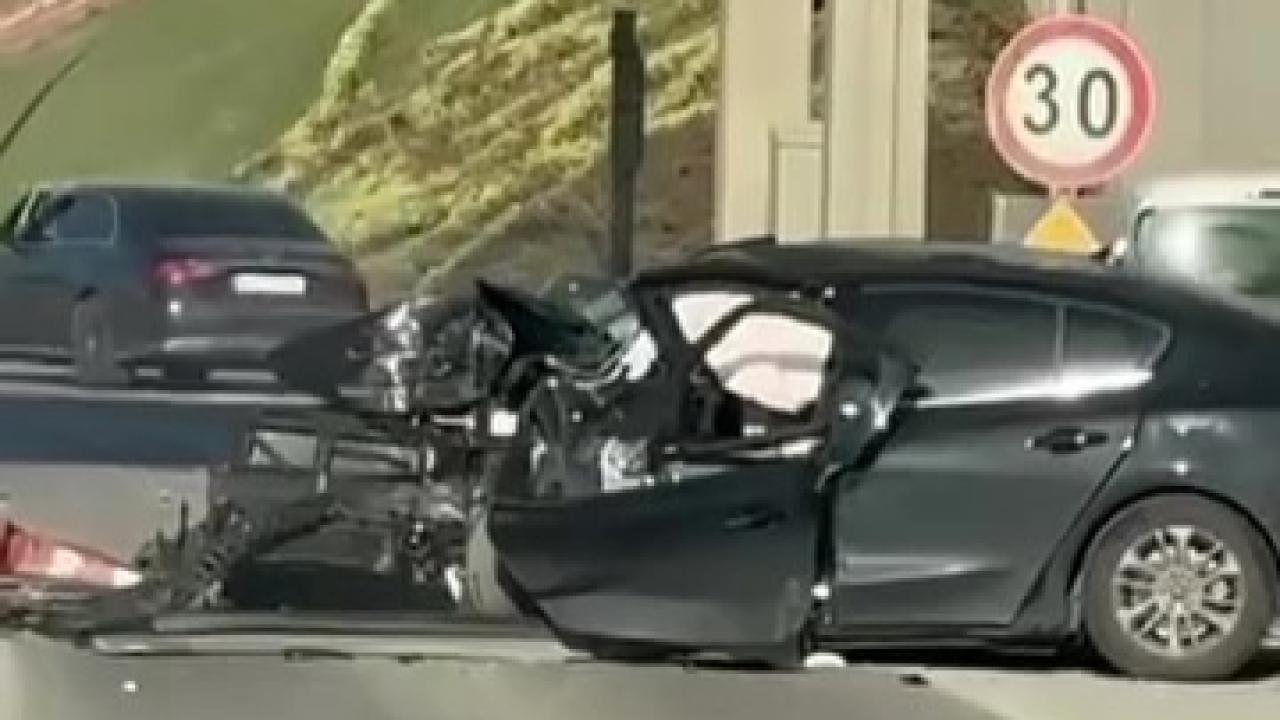 Gişelere Çarptı:2 Ağır Yaralı