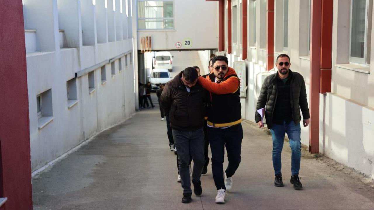 İki Arkadaşın Katili Kim?