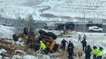 Kar Temizliği Yaparken Devrildi:1 Yaralı