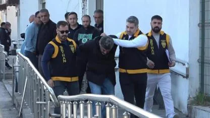 Sahte Kimlikli Yazar Cinayet Firarisi Çıktı!