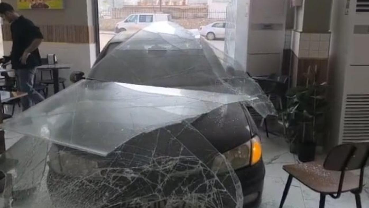 Kontrolden Çıktı, Dönerci Dükkanına Daldı