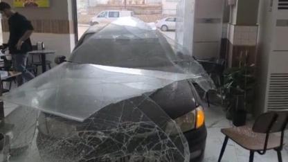 Kontrolden Çıktı, Dönerci Dükkanına Daldı