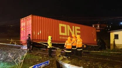 Kontrolden Çıktı, Raylara Uçtu