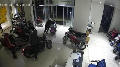 Motosiklet Galerisini Soydular