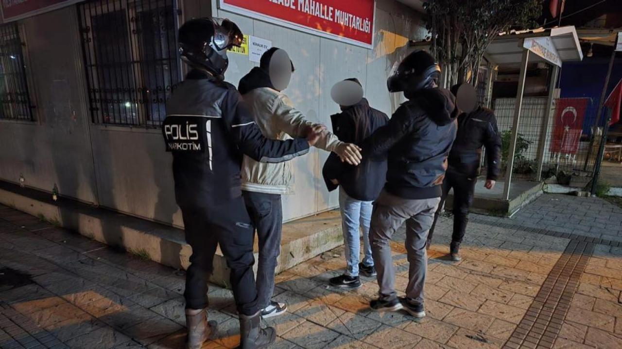 Narkotik Polisinden Denetim:12 Şüpheli Suçüstü Yakalandı