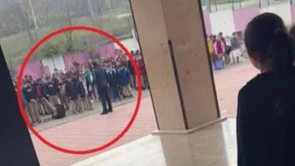 Herkesin İçinde Dövdü!