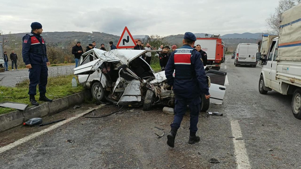 Otomobil Hurdaya Döndü:1 Ölü, 2 Yaralı