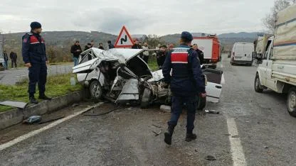 Otomobil Hurdaya Döndü:1 Ölü, 2 Yaralı