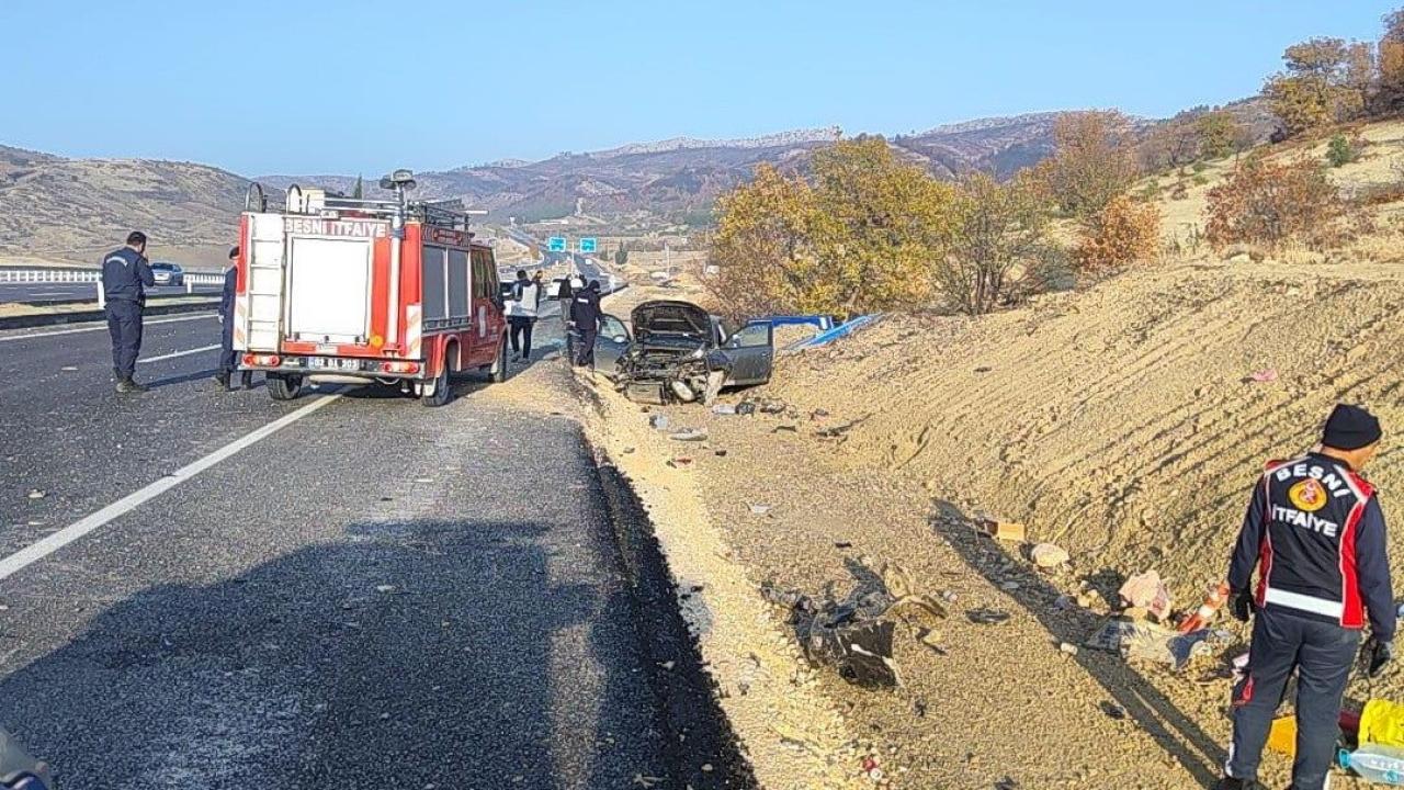 Otomobil Şarampole Yuvarlandı