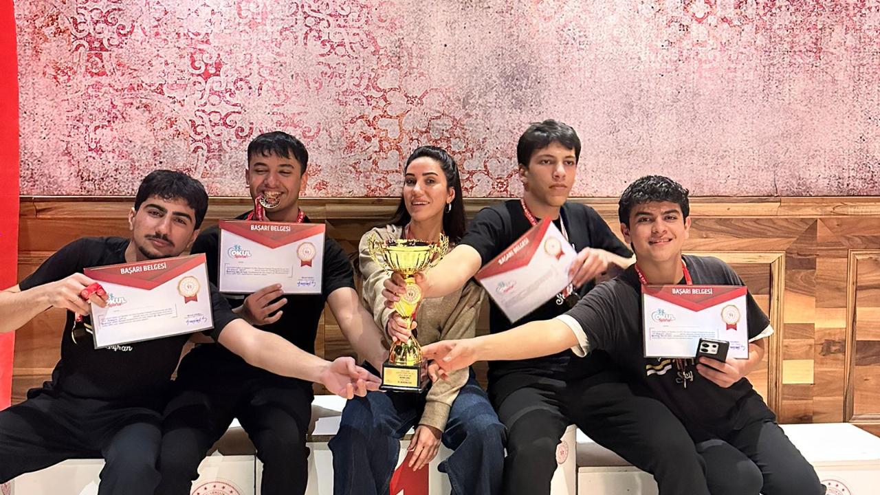 Seyhan İstiklal Anadolu Lisesi Bowlingde Adana Şampiyonu Oldu