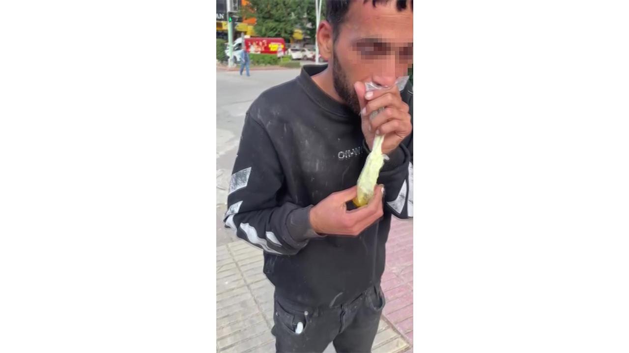 Sokak Ortasından Kendinden Geçti!