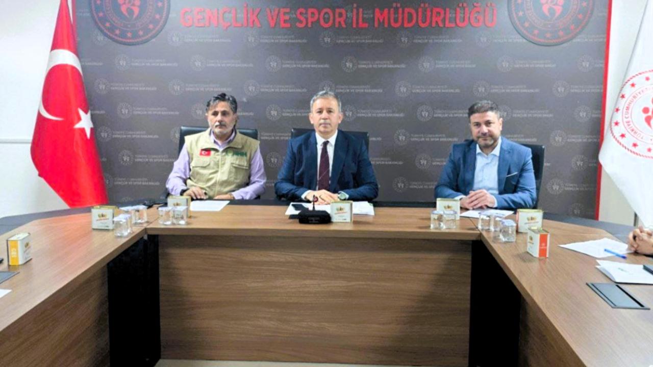 Yetimler Gençlere Emanet