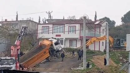 Yük Boşaltırken Askıda Askıda Kaldı