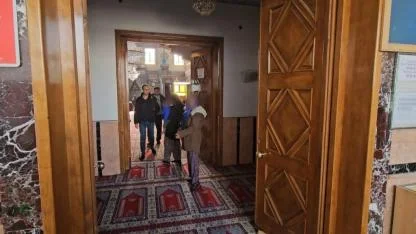 Zabıtayı Fark Edince Cemaatin Arasına Kaçtılar