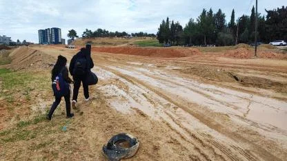 15 yıllık Çukurova Güzel Sanatlar Lisesi Çamura Teslim