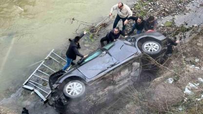 20 Metreden Dereye Uçtu:1 Yaralı