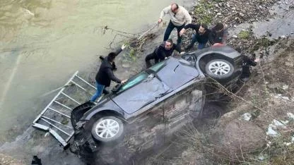 20 Metreden Dereye Uçtu:1 Yaralı