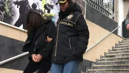 7 Yaşındaki Kızını Hırsızlık İçin Kullandı