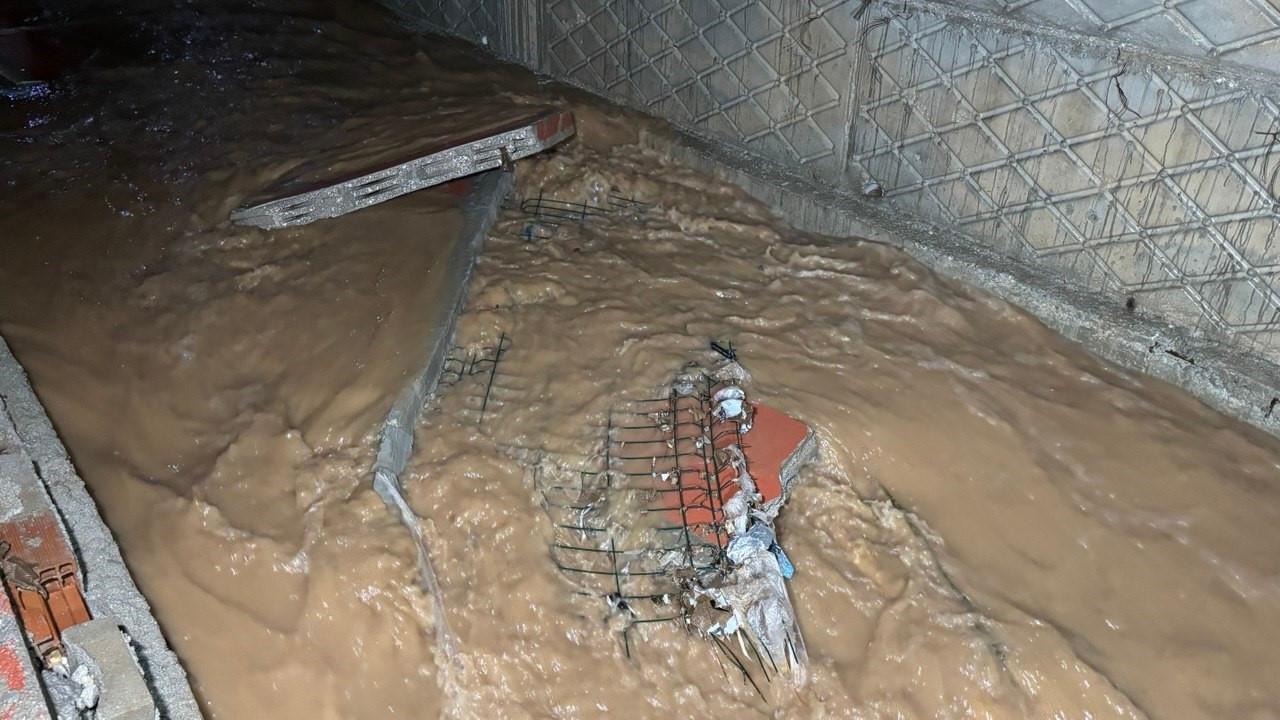 Adana’da Sağanak Yağmur Hayatı Felç Etti