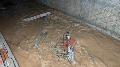 Adana’da Sağanak Yağmur Hayatı Felç Etti