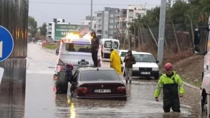 Adana'da Zor Anlar! Sağanak Yağış Hayatı Felç Etti