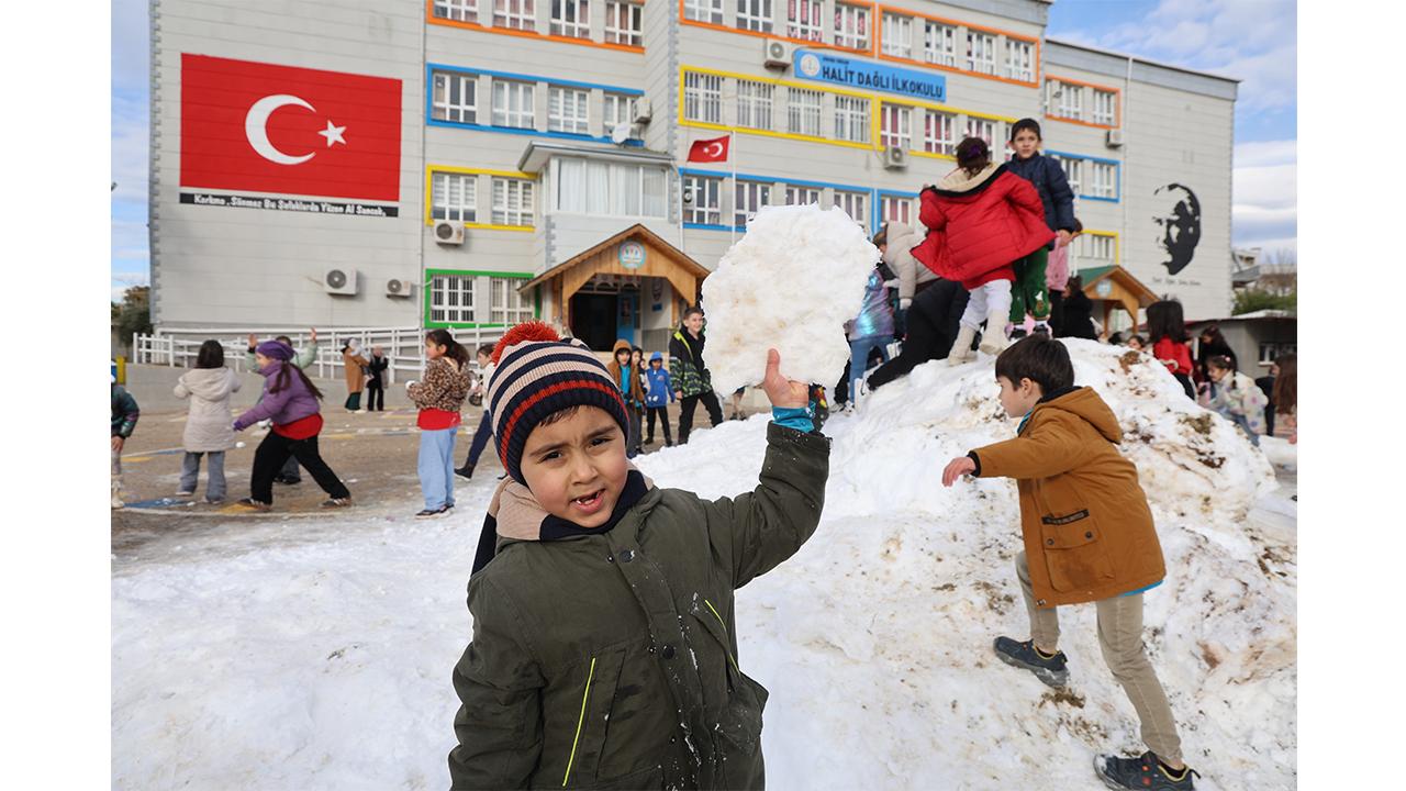 Adanalı Öğrencilerin Kar Mutluluğu