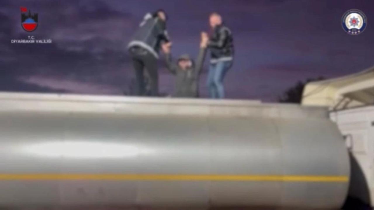 Atık Tankerinin İçine Gizlemişler