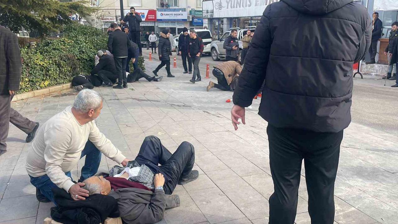 Baba ve 3 Oğlu Sokak Ortasında Silahla Vuruldu