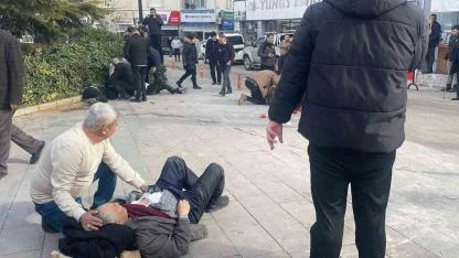 Baba ve 3 Oğlu Sokak Ortasında Silahla Vuruldu