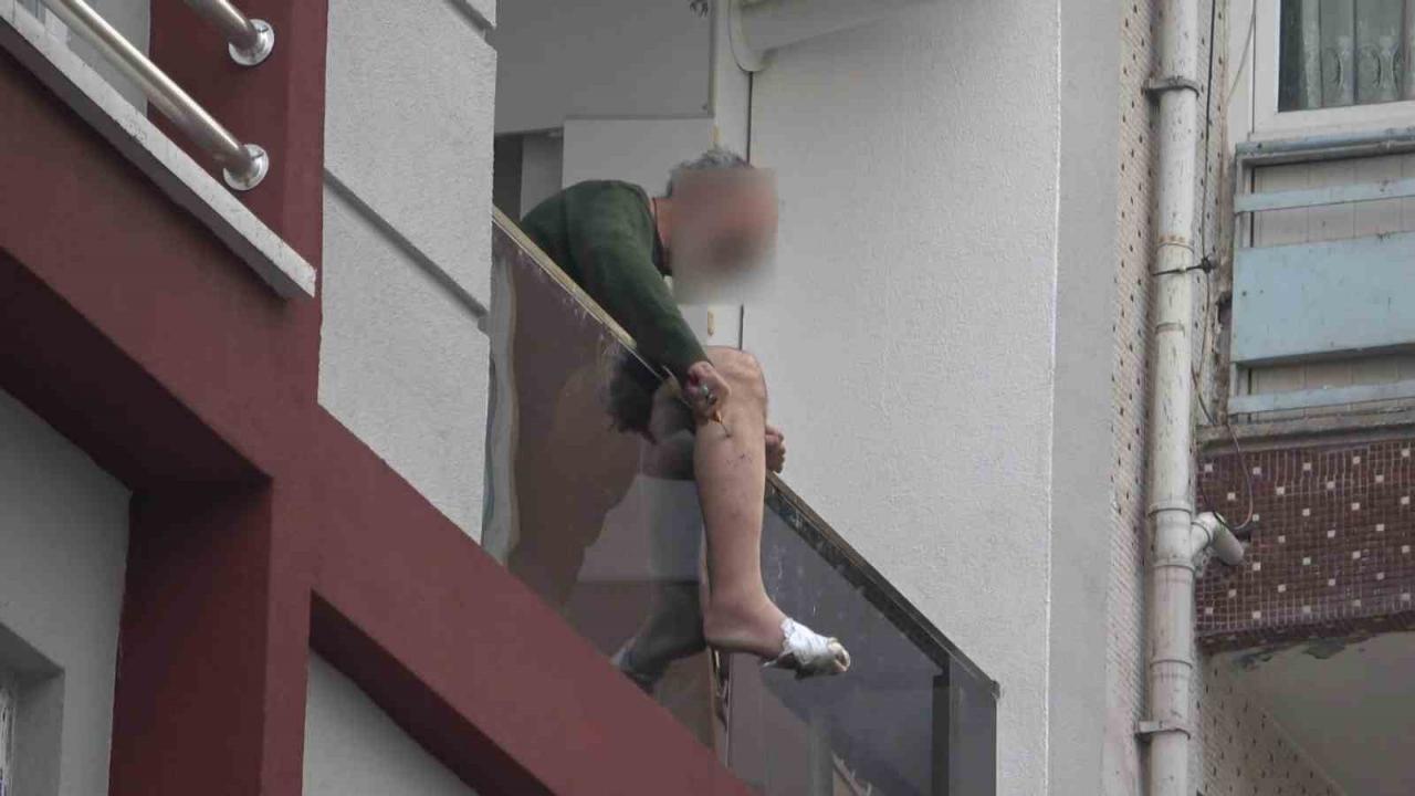 Balkonda Bıçaklı Kriz