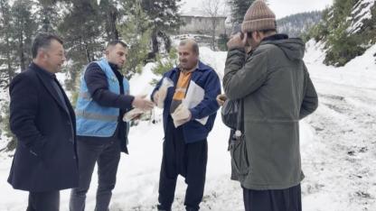 Belediyeden Vatandaşlara ''Sıcak'' İkram