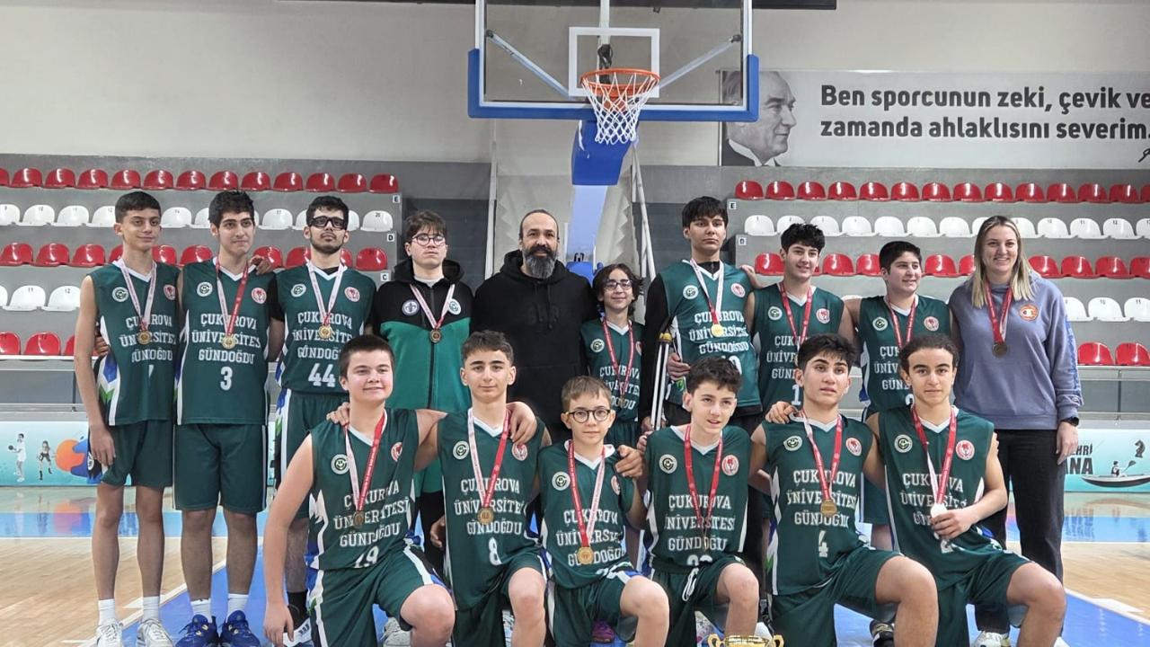 ÇÜ U-14 Erkek Basketbol Takımı Namağlup Şampiyon Oldu