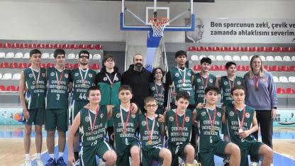 ÇÜ U-14 Erkek Basketbol Takımı Namağlup Şampiyon Oldu