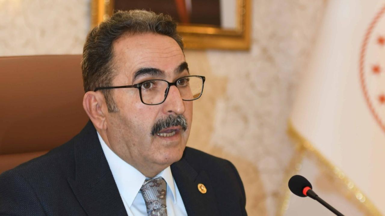 Doğru:''Adana Yerel Yönetimlerde Sınıfta Kaldı''