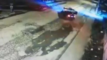 Dur İhtarına Uymadı, Polis Aracına Çarptı