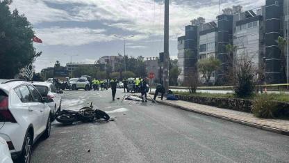 Hafif Ticari Araç Motosikletle Çarpıştı:1 Ölü