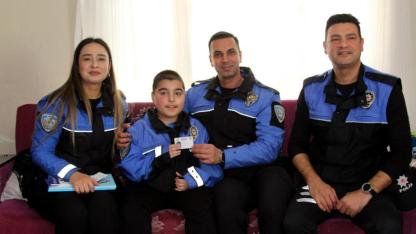 Hayaline Kavuştu Polis Oldu