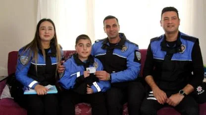 Hayaline Kavuştu Polis Oldu