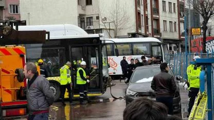 İETT Otobüsü Otoparka Daldı, Faciadan Dönüldü