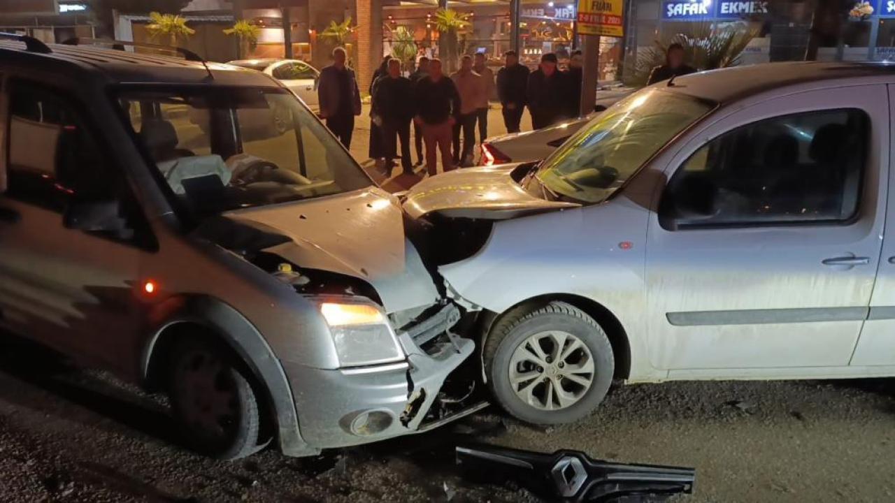 Kafa Kafaya Çarpıştılar:3 Yaralı